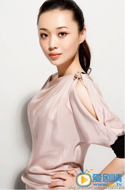 左手劈刀簪珥扮演者王彤羽写真