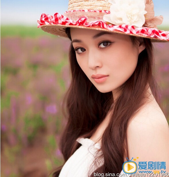 左手劈刀簪珥扮演者王彤羽写真