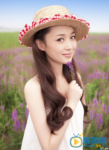 左手劈刀簪珥扮演者王彤羽写真