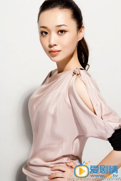 左手劈刀簪珥扮演者王彤羽写真