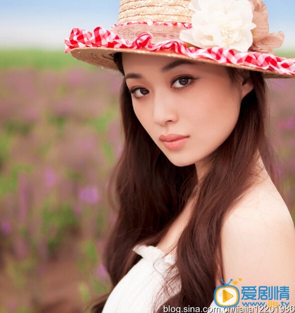 左手劈刀簪珥扮演者王彤羽写真