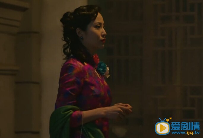 电视剧毕业歌24集中出现的红衣妓女是谁?电视剧毕业歌中洪望楠为什么追着红衣妓女道歉?