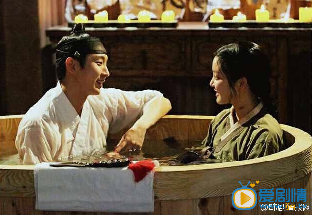 夜行书生热播 李准基李侑菲共浴照曝光