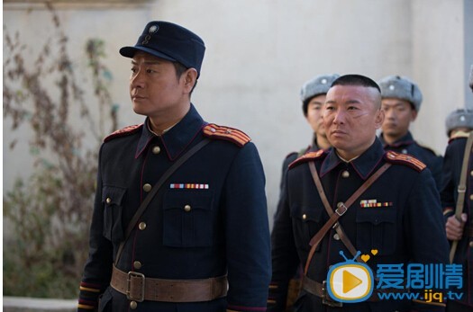 左手劈刀龙飞最后有没有加入韩德功？龙飞是因为什么加入韩德功的？