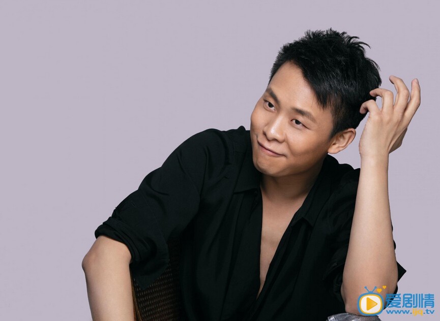 虎妈猫爸赵薇公司停车场的那个保安是谁扮演的?