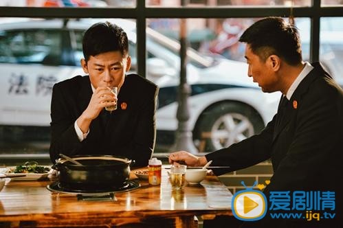 小镇大法官剧照