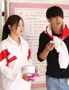 拥抱星星的月亮首播获赞　曹阳扮演者李岷城非主流造型抢眼