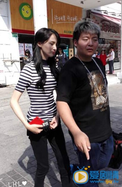   《微微一笑很倾城》最新路透照 杨洋郑爽热吻