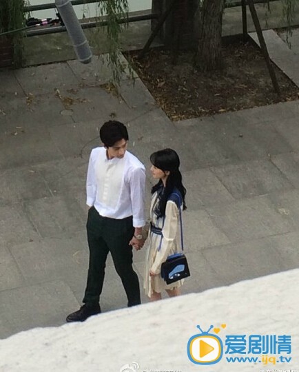   《微微一笑很倾城》最新路透照 杨洋郑爽热吻