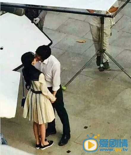  《微微一笑很倾城》最新路透照 杨洋郑爽热吻