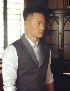 生死翻盘罗启明的身份最先被谁发现？关天雄看见了什么才认定冯绍元就是罗启明？