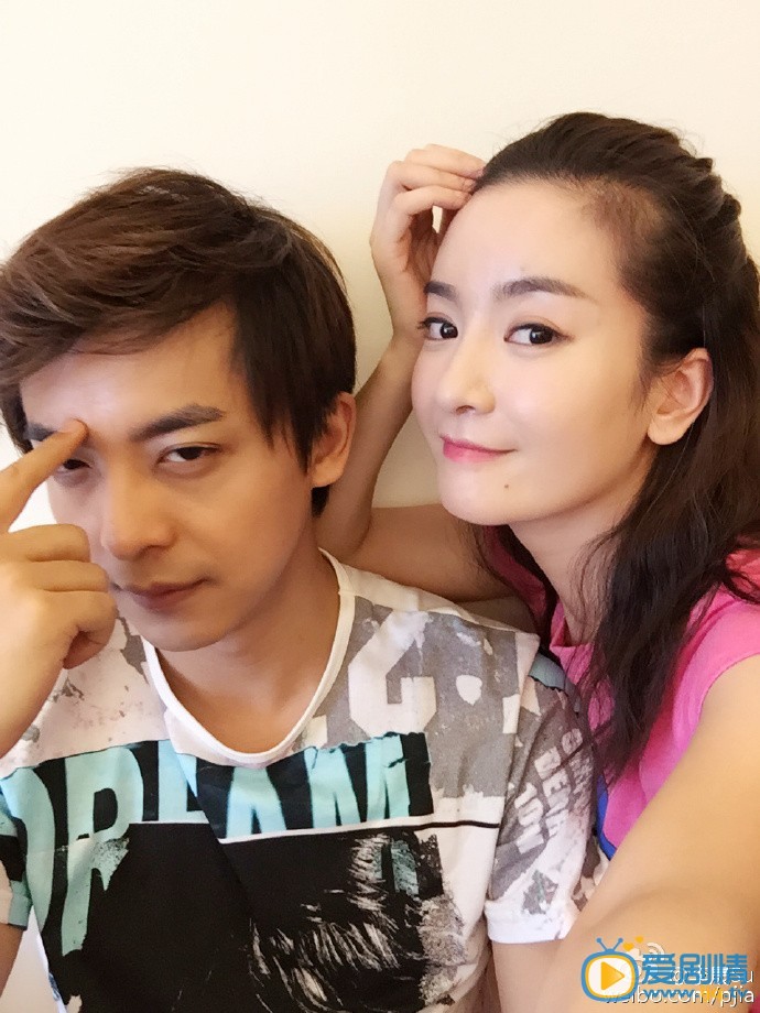 李晟和男友李佳航七夕秀恩爱
