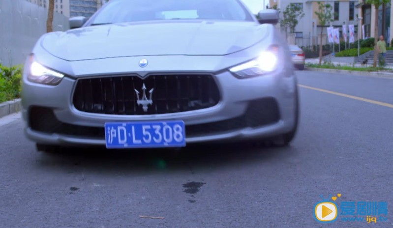小爸妈中高健开的什么车？
