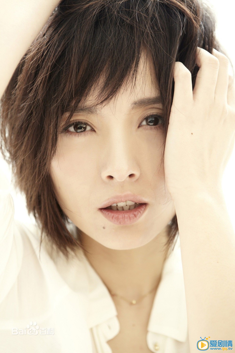 靳东的女朋友是谁？靳东结婚了吗？靳东和李佳什么关系？