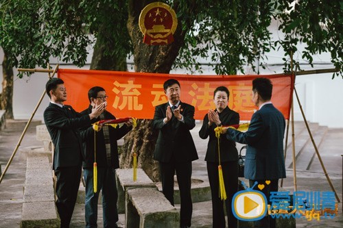 小镇大法官剧照