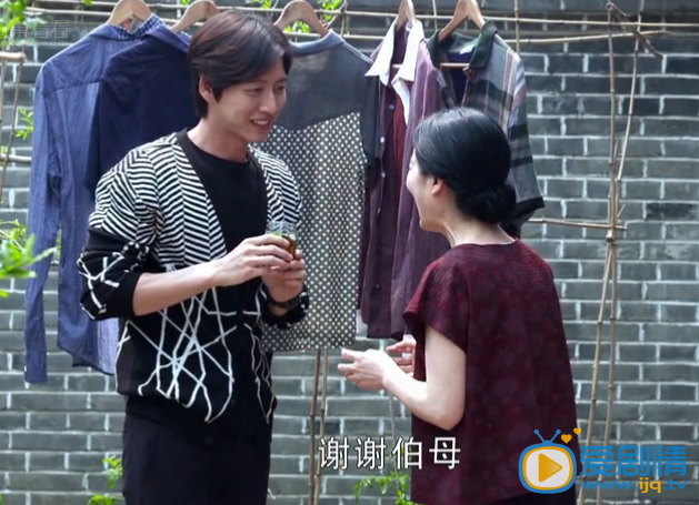 远得要命的爱情剧照