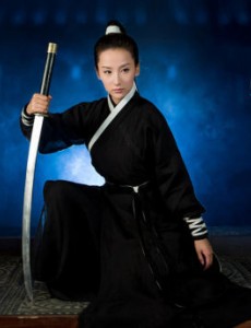 高洋《极品新娘》首播 女扮男装造型炫酷