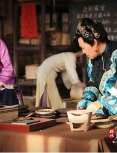 姐妹姐妹宋海靖是在哪一集发现孙管家的真实身份的？