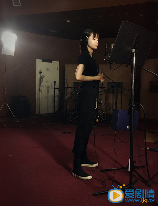 欢乐颂剧目歌曲录制花絮 王子文首次献唱显轻松