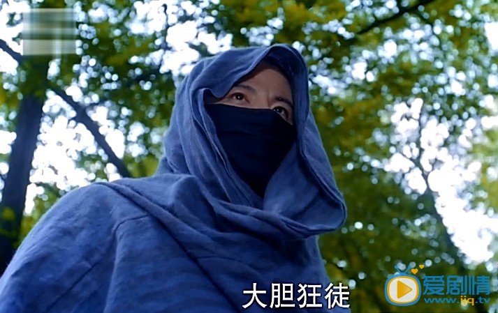 《花千骨》第5集中救下花千骨的黑衣人是谁？