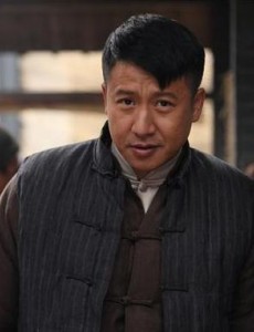 英雄戟中罗长虎当初为何离开虎头镇？罗长虎离开家乡虎头镇的原因？