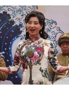 英雄戟第1集中蓝欣儿以身份出场？蓝欣儿和上海潜伏的苏联神父达成了怎么的共识？