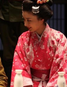 英雄戟中蓝欣儿和日军化学专家平田洋一有什么关系？