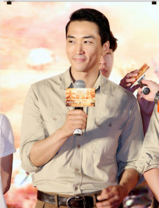 大轰炸首场发布会 刘烨带众演员搞怪（视频）