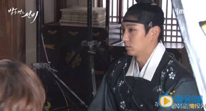 夜行书生花絮照曝光 李准基吻李侑菲吻到腰疼（高清组图）