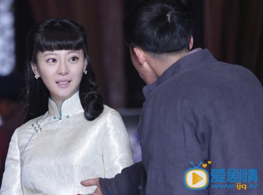《铁在烧》女间谍有三宝：窃听、诱惑、发电报！