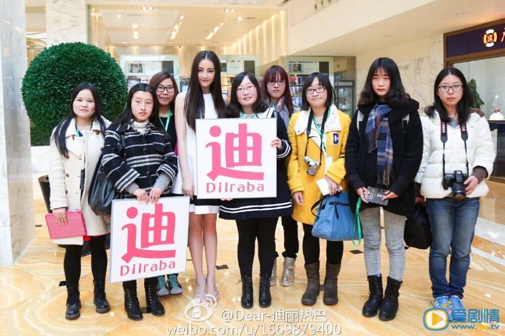迪丽热巴整容了吗？迪丽热巴整容前后对比照 海量迪丽热巴生活照