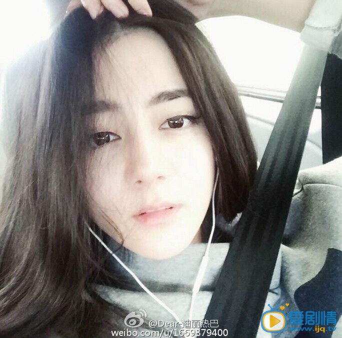 迪丽热巴整容了吗？迪丽热巴整容前后对比照 海量迪丽热巴生活照