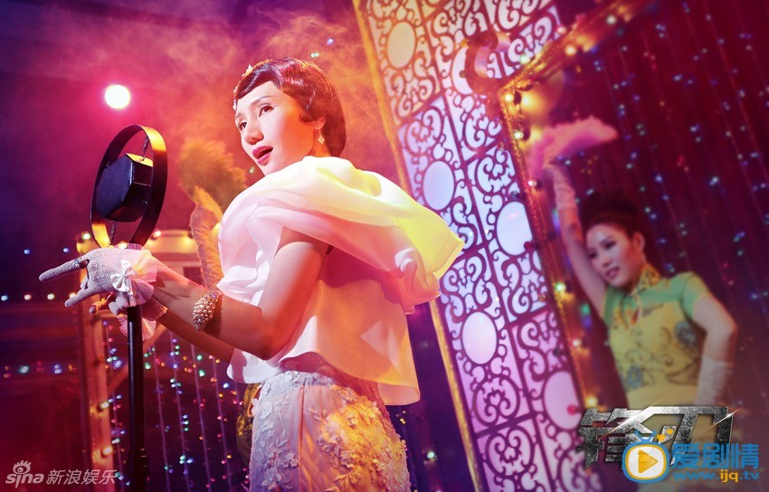 袁泉演绎卧底交际花 袁泉黄渤《锋刃》即将开播  《锋刃》袁泉演卧底交际花妩媚 《锋刃》本月28日央一开播。袁泉继《心花路放》后再次搭档黄渤，出演一位肩负家恨国仇、表面身份是交际花，实则卧底的舞女，冒着各种风险传递情报。