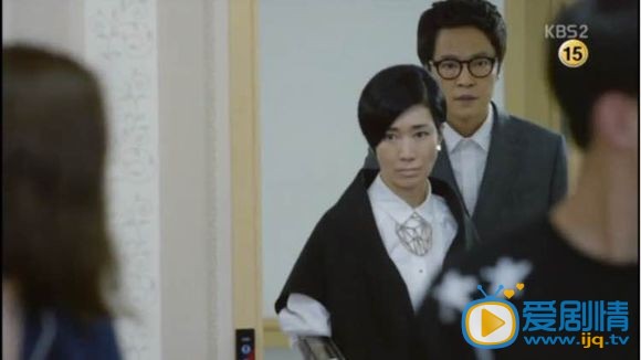 讨论制作人中IU哭泣的几种原因 