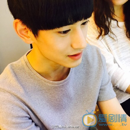 《我的奇妙男友》吴倩晒金泰焕萌照 《我的奇妙男友》吴倩晒金泰焕照萌萌哒