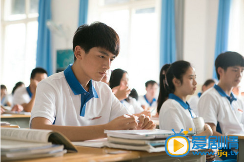 李家成《最好的我们》剧照 饰演韩叙 李家成个人资料简介
