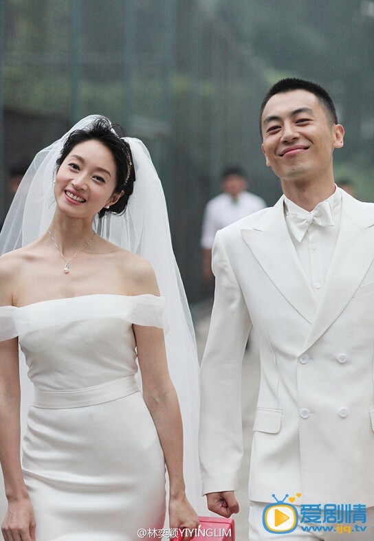 朱亚文和沈佳妮婚纱照