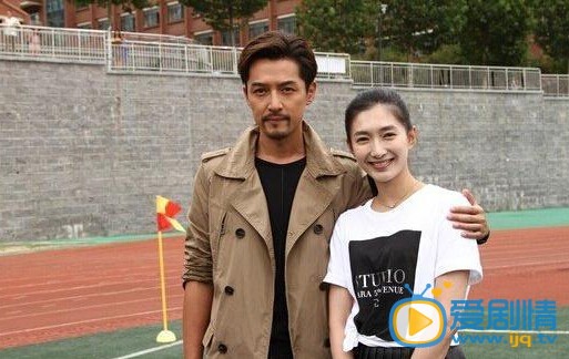 胡歌个人资料简介 胡歌和前任女友江疏影合影