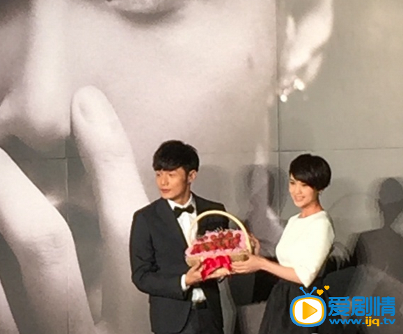 李荣浩和女友杨丞琳合照  李荣浩个人资料 李荣浩与杨丞琳热恋