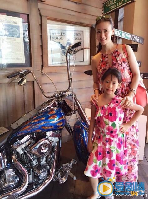 翁虹和女儿合影照 翁虹个人资料简介