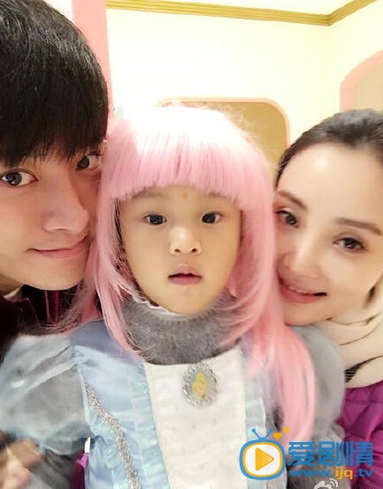 贾乃亮与甜馨日常
 贾乃亮高清写真_贾乃亮高清剧照