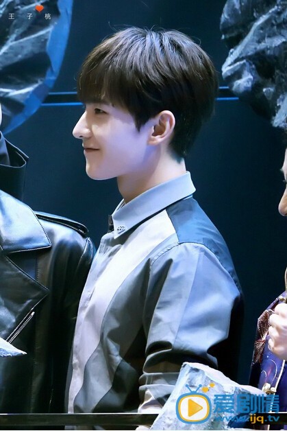 杨洋男神照
 杨洋高清写真_杨洋高清剧照