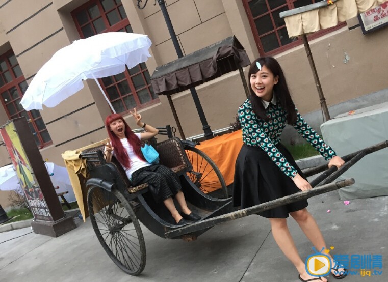 吴映洁戴流苏耳环的少女幕后照
 吴映洁高清写真_吴映洁高清剧照