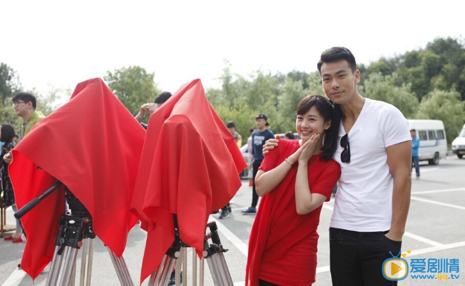 吴映洁戴流苏耳环的少女幕后照
 吴映洁高清写真_吴映洁高清剧照