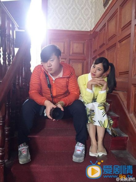 吴映洁戴流苏耳环的少女幕后照
 吴映洁高清写真_吴映洁高清剧照