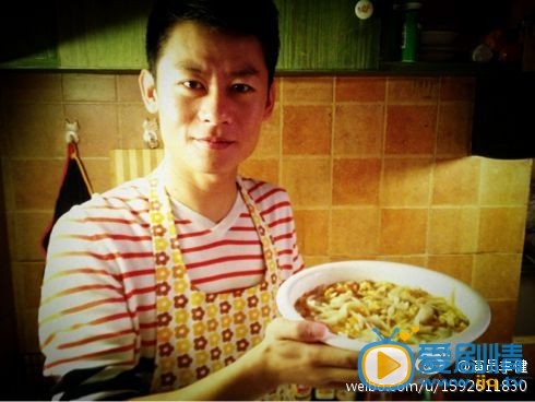李健生活照
 李健高清写真_李健高清剧照