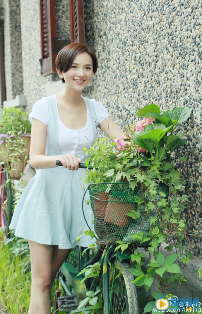 李依玲生活照
 李依玲高清写真_李依玲高清剧照