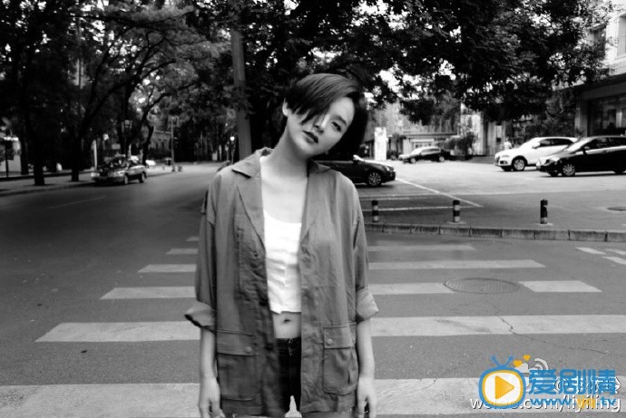 李依玲生活照
 李依玲高清写真_李依玲高清剧照