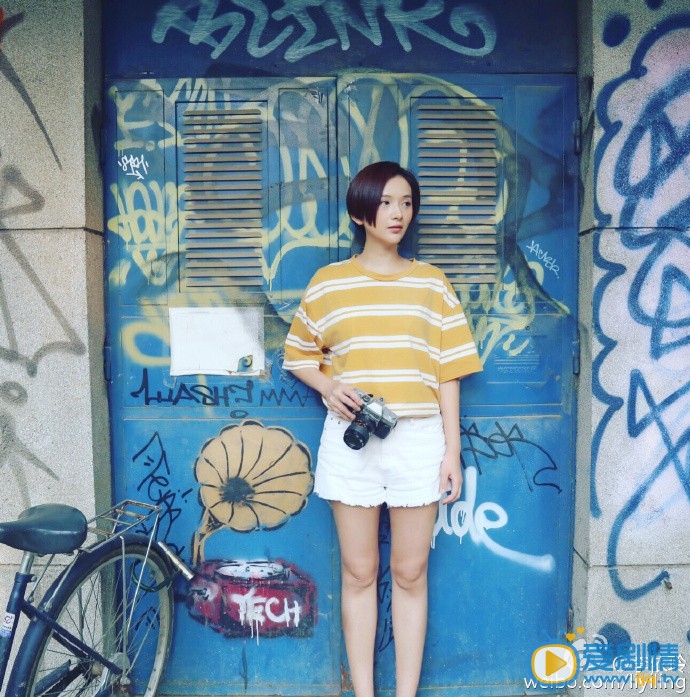 李依玲生活照
 李依玲高清写真_李依玲高清剧照