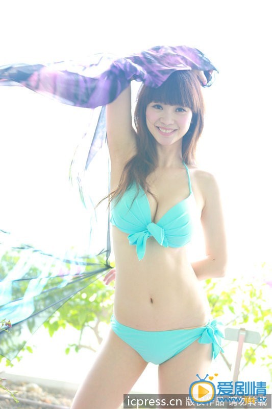 柳岩坦胸露乳
 柳岩高清写真_柳岩高清剧照